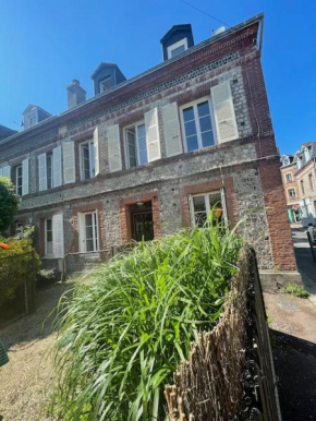 Jolie maison avec jardin a 100m de la plage